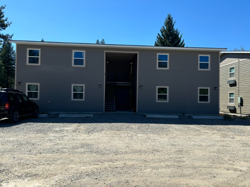 Building Photo - 1040 W 2nd St
