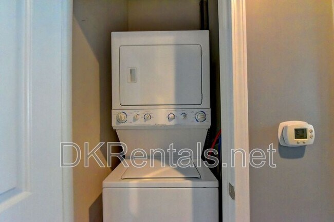 Building Photo - 44 Peachtree Pl NE