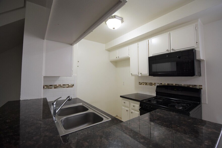 Building Photo - 5652 Colfax Ave