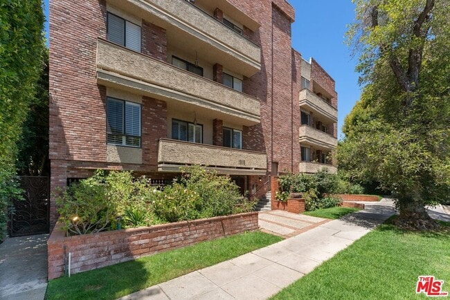 Building Photo - 1315 S Roxbury Dr