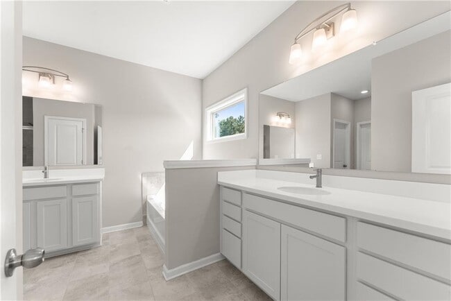 Building Photo - 156 Round Pond Dr