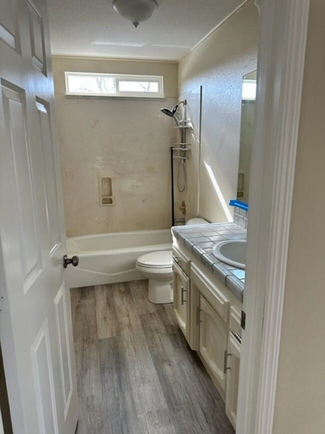 Building Photo - 2471 Starling Dr
