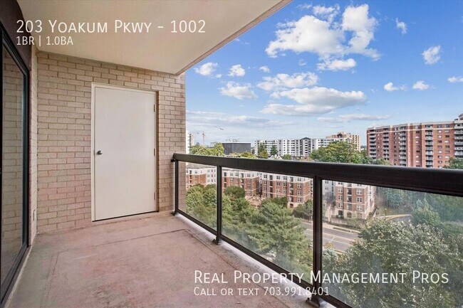 Building Photo - 203 Yoakum Pkwy