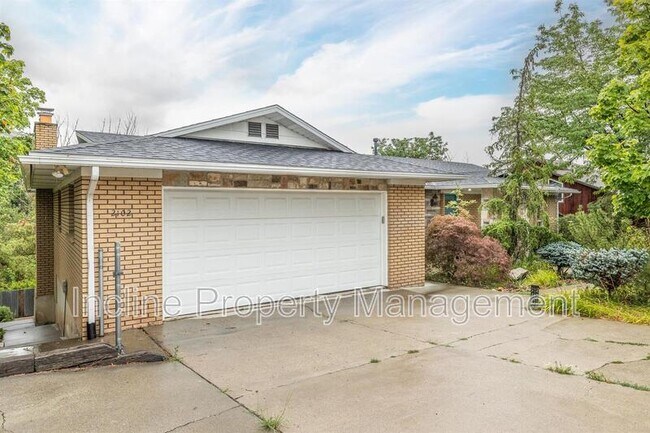 Building Photo - 2102 E 11270 S