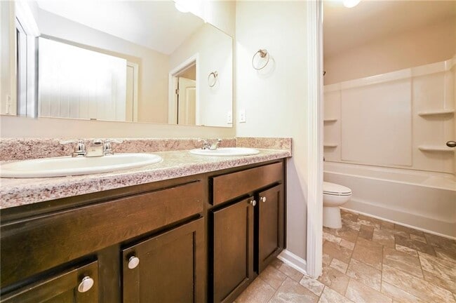 Building Photo - 613 Yazzie Pl