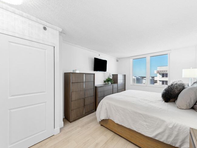 Building Photo - 3301 S Ocean Blvd