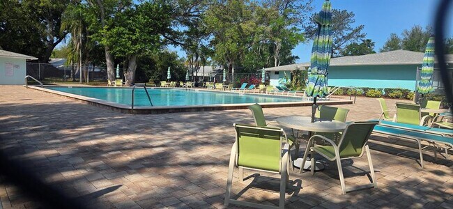 Building Photo - 2101 Fox Chase Blvd