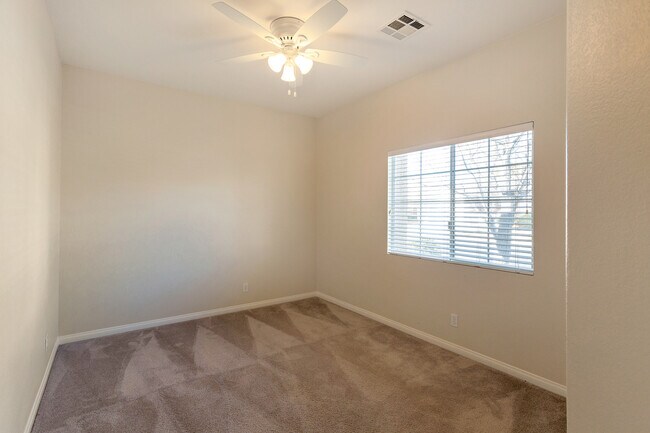 Building Photo - 4 Bedroom Single Story in Southern Highlan...