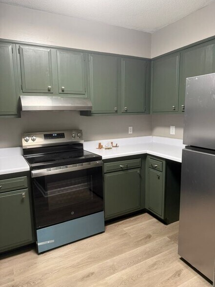 Building Photo - 1772 6th Crompton Square