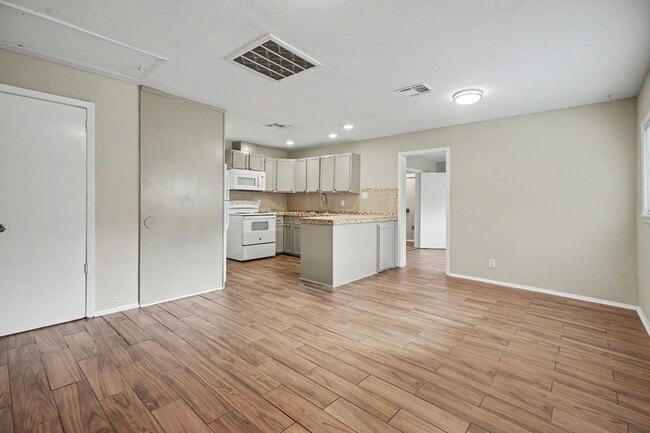 Building Photo - 6500 Haden Dr