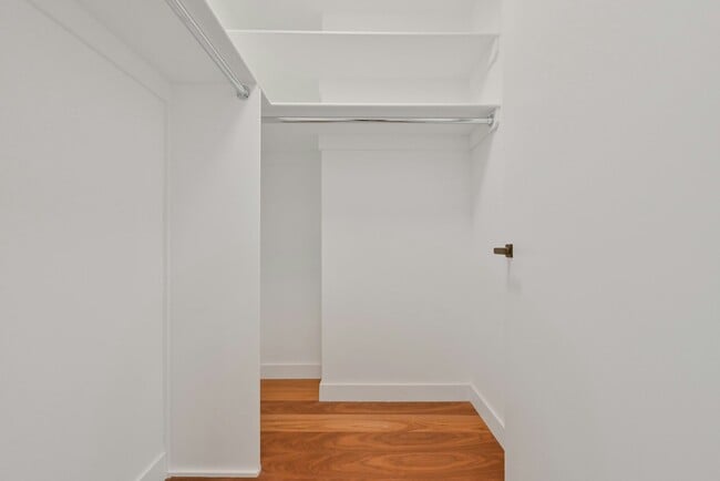 Building Photo - 2 Shore Ln