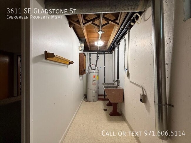 Building Photo - 3611 SE Gladstone St