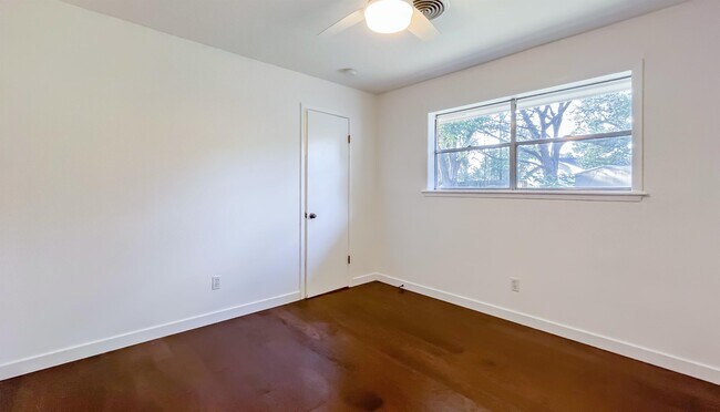 Building Photo - 3519 Midwest Dr