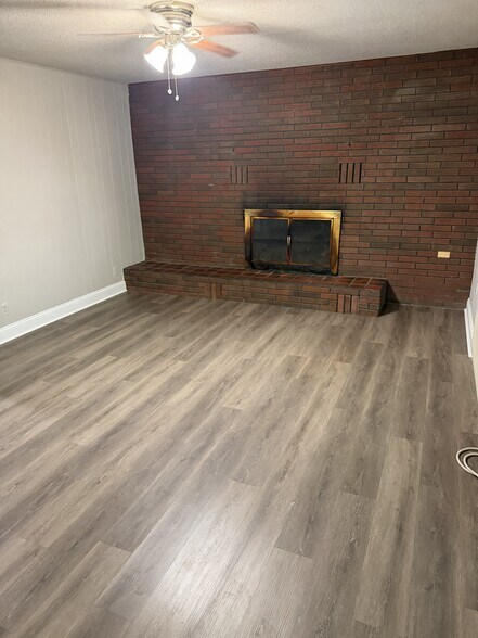 Building Photo - 3401 Hazelwood Ln