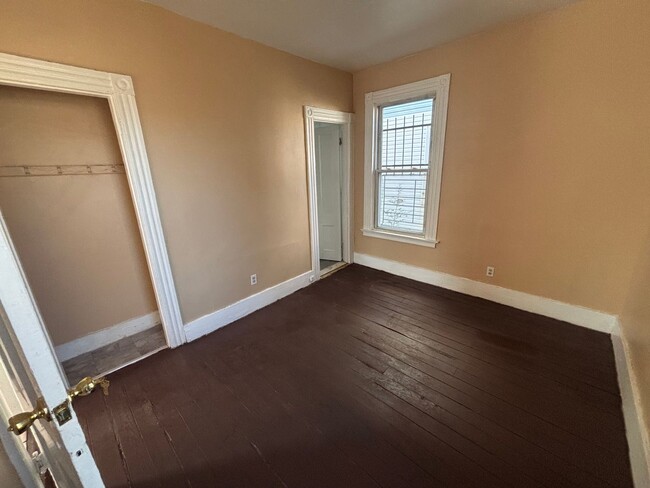 Building Photo - 37 Hotchkiss St