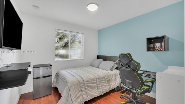 Building Photo - 2342 SE 10th St