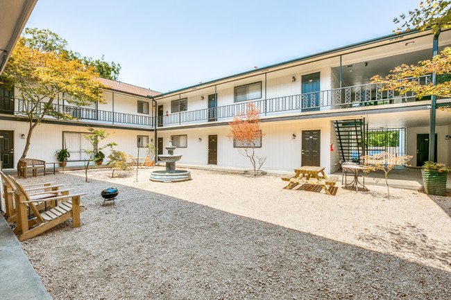 Interior Courtyard - Tesoro Bonita