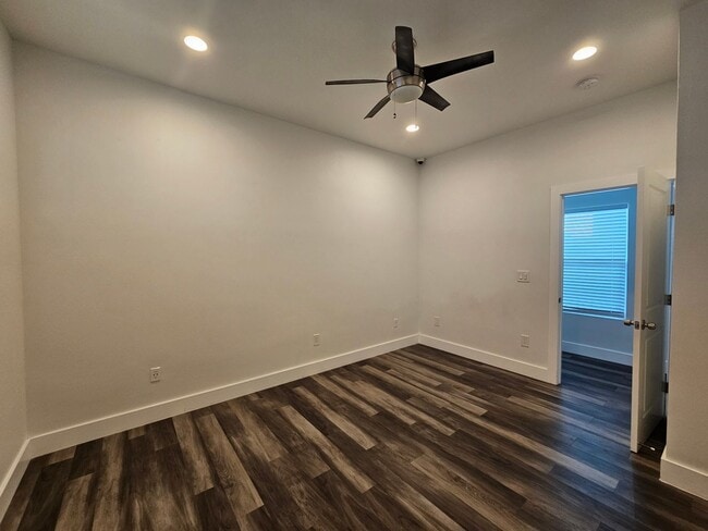 Building Photo - Sunny and Bright Newly Constructed 3-bedro...