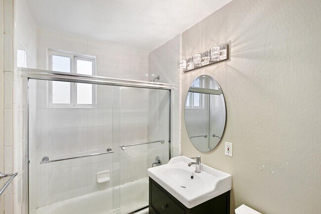 Building Photo - 3817 Naughton Ave