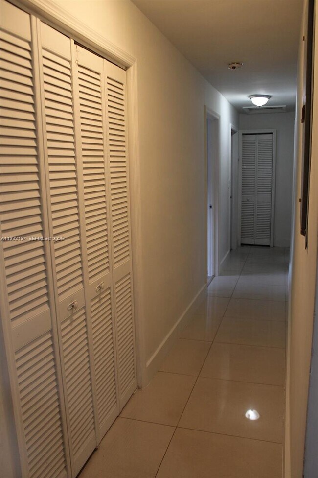 Building Photo - 6651 Custer St