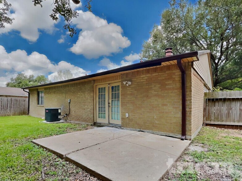 Building Photo - 6734 Pickett Dr