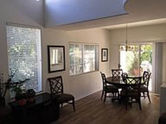 Building Photo - Beautiful 3 bd/2.5 bath Newbury Park Home