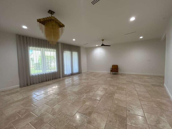 Building Photo - 2110 Bermuda Dr