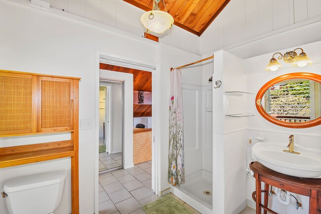Building Photo - Kona Oasis with Stunning Ocean Views