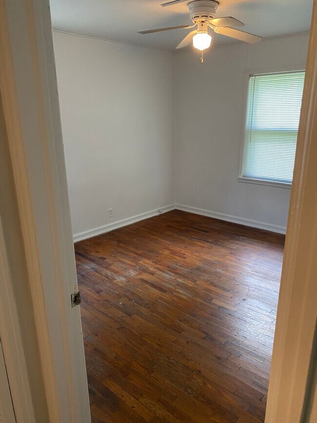 Building Photo - 3-Bedroom Home Near Phelps Grove Park!