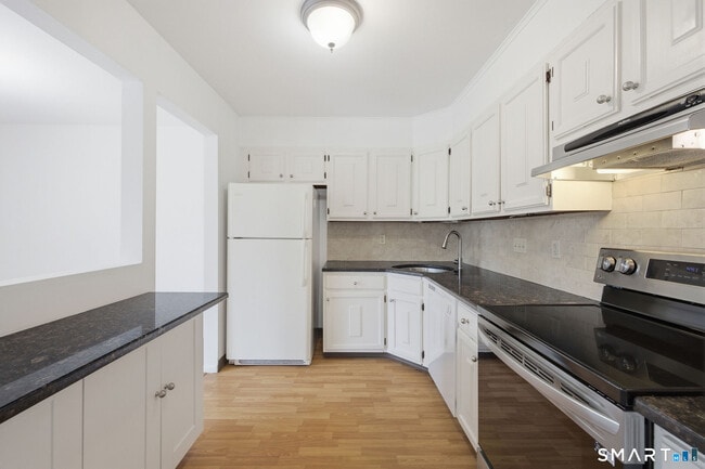 Building Photo - 255 Strawberry Hill Ave