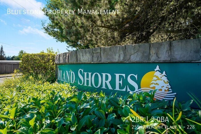 Building Photo - 255 Lakepoint Pl N