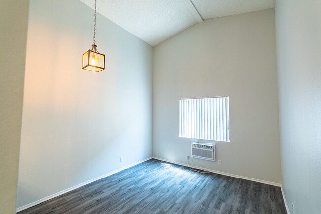 Interior Photo - 311 South New Hampshire Avenue