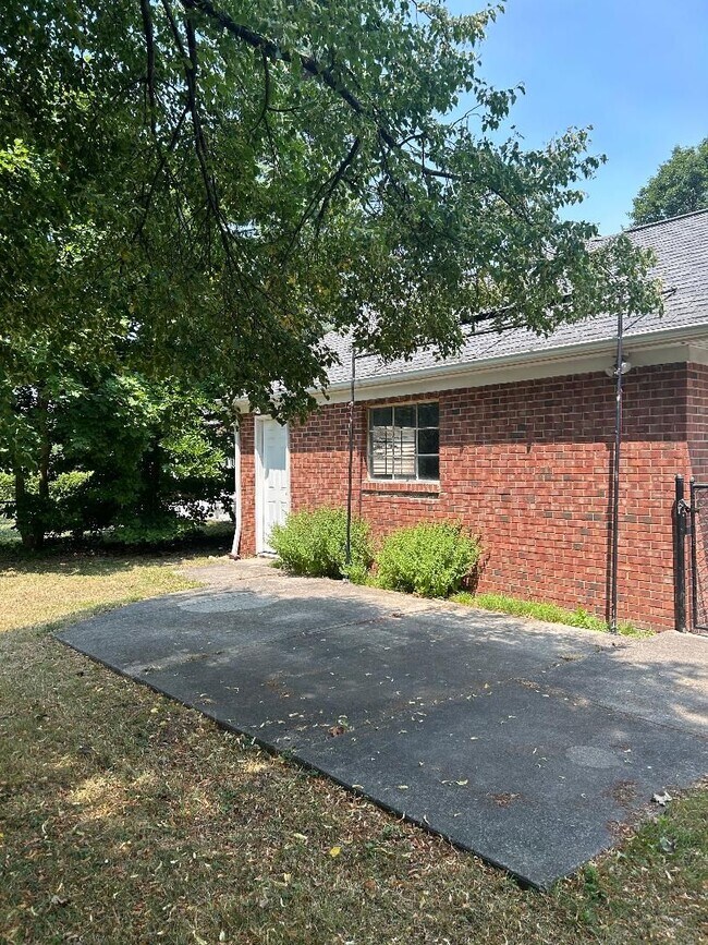 Building Photo - Spacious Colonial For Rent in Lyndhurst