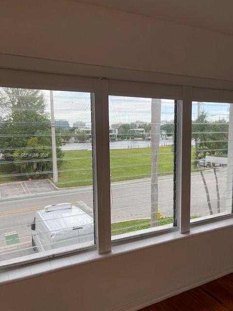 Building Photo - 9300 E Bay Harbor Dr