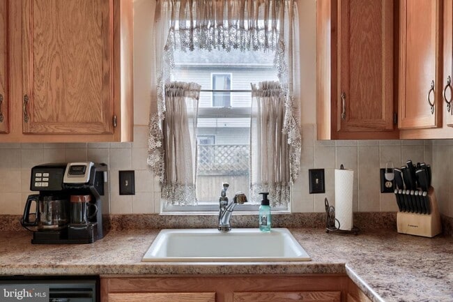 Building Photo - 6 Tiffany Ln