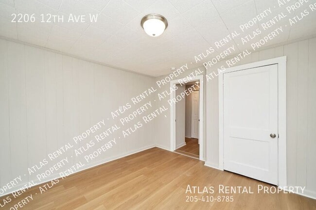 Building Photo - 2206 12th Ave W