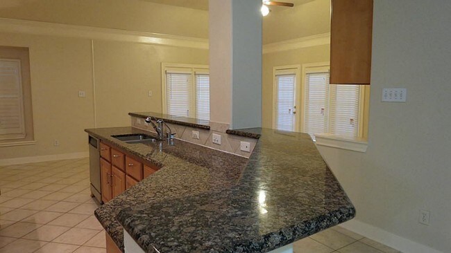 Building Photo - 1767 Lakeside Enclave Dr