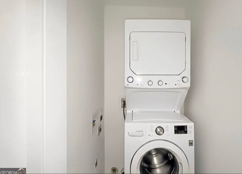 Building Photo - 305 Chestnut St