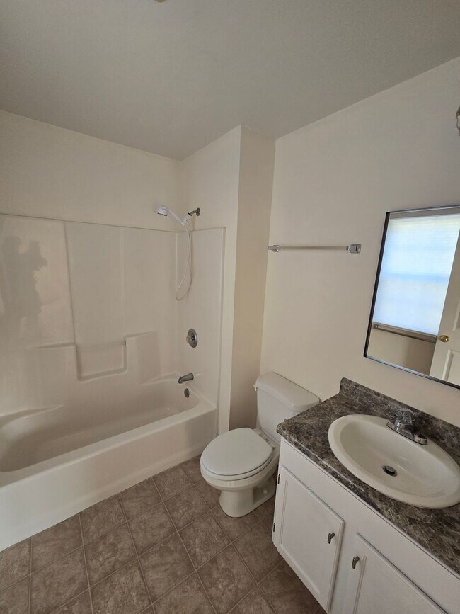 Building Photo - Spacious 3-bedroom Hampton townhome