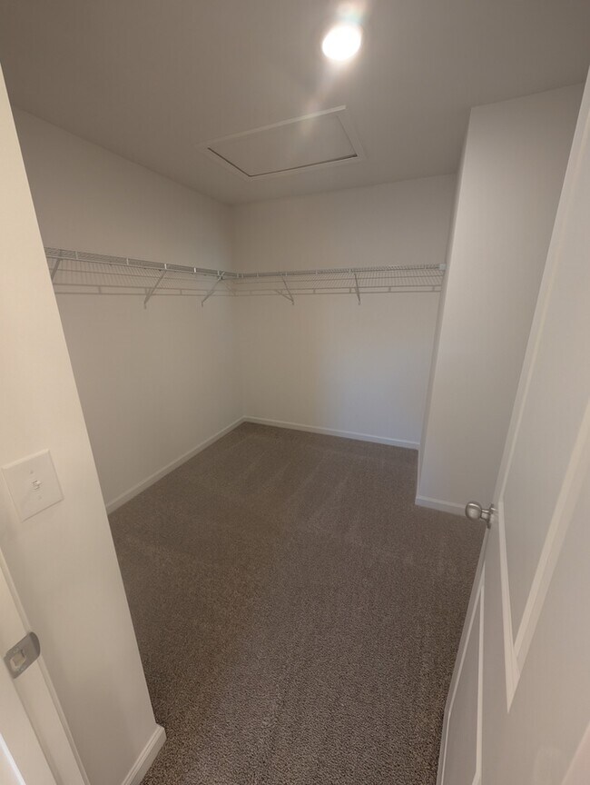 Building Photo - BRAND NEW 4BD/2.5 Home in the Stonebridge ...