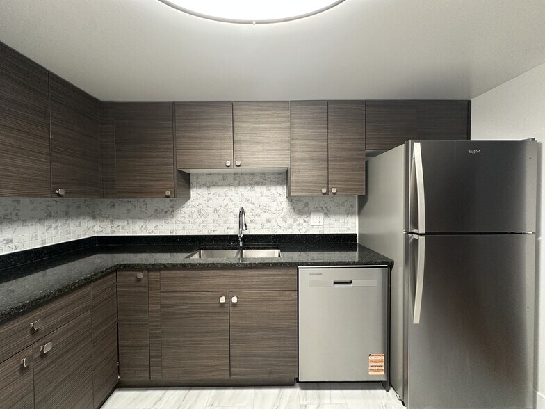 Building Photo - 525 N Quentin Rd