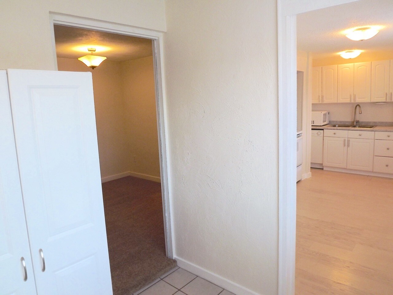 Building Photo - 115 N Park St