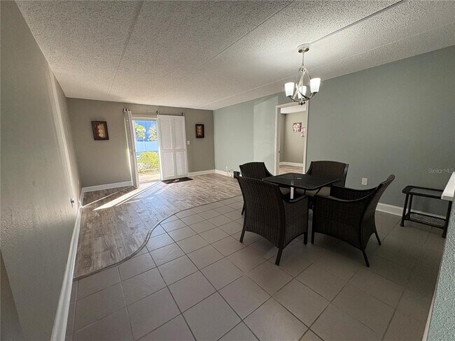 Building Photo - 464 N Paula Dr