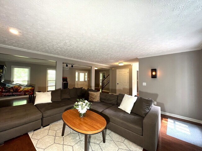 Building Photo - 3324 Devaughn Dr