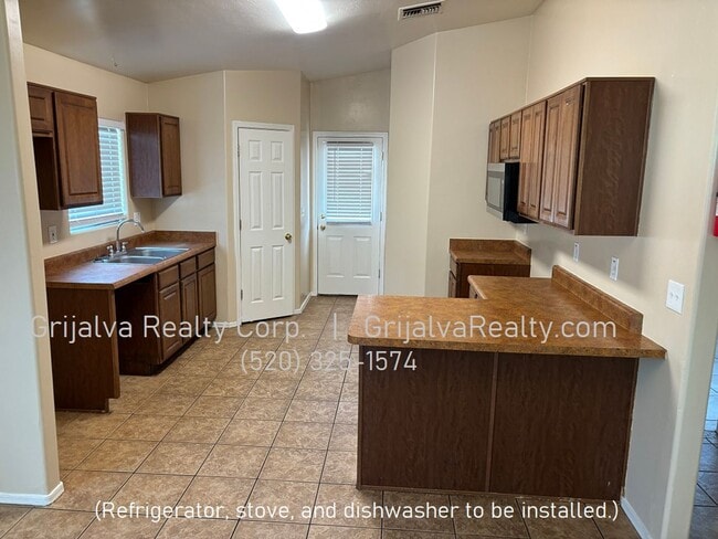 Building Photo - Spacious 4 Bedroom, 2 Bath House for Rent ...