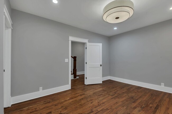 Building Photo - Total remodeled East Nashville Beauty!