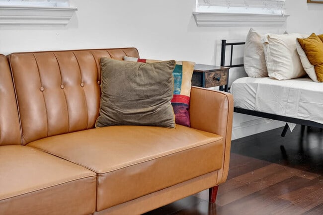 Building Photo - 1705 NE 11th St