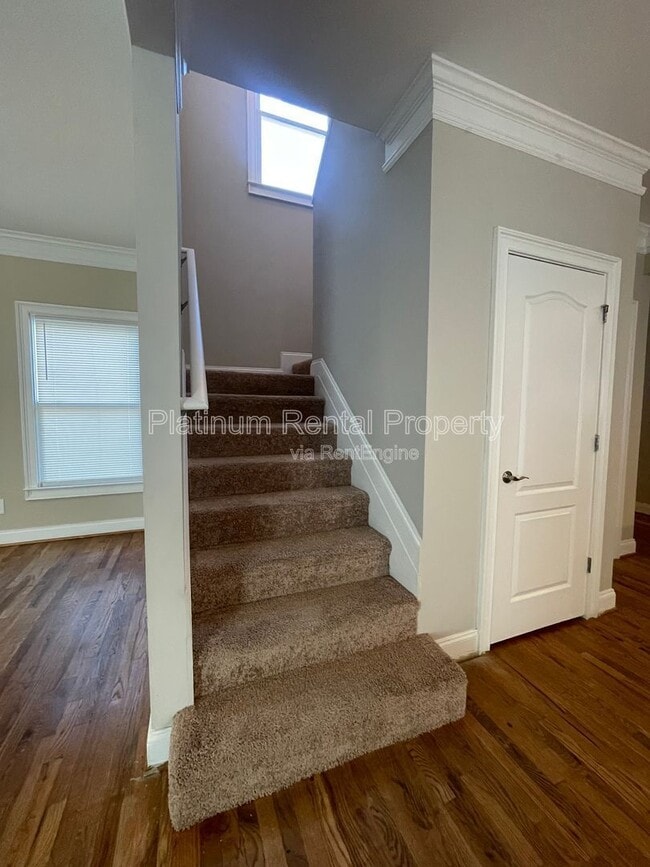 Building Photo - 750 Terry St SE