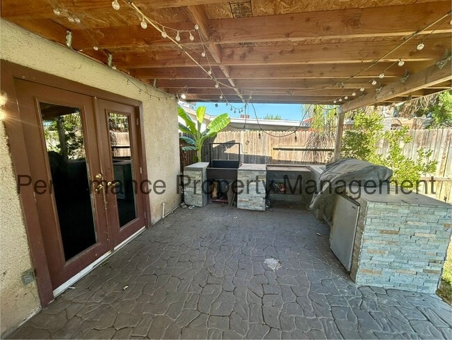 Building Photo - Stunning 5 Bed/2 Bath S Bakersfield Home w...