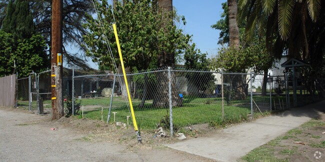 Building Photo - 730 G St
